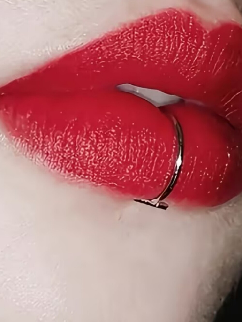 2 Fake Lip Rings - Picture 3 of 3